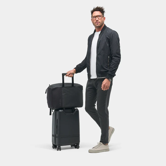 TRBG30-BLK-02_TravelBag30L_Black_NOMATIC_OM_04