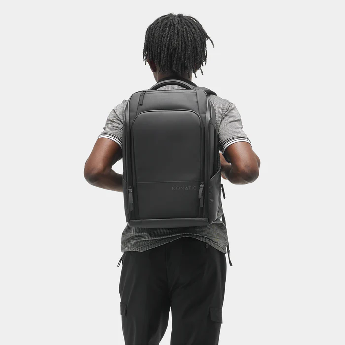 TRPK14-BLK-01_TravelPack14L_Black_NOMATIC_OM_01-1