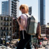 2024_01_Nomatic_Luma-Backpack18L_Graphics_Carousel_5 Persona usando Luma Camera Pack 18L Nomatic