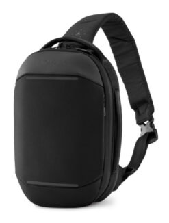 NVSL06 BLK 01 NavigatorSling6L NOMATIC ECOMM Black Angle