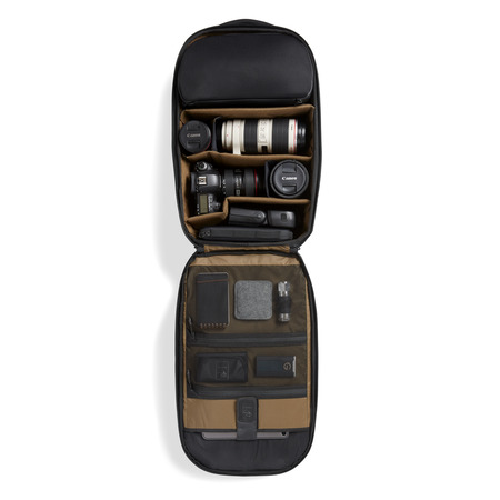 PMTP-00-BLK-01_McKinnonCameraPack35L_NOMATIC_ECOMM__Open02_ McKinnon Camera Pack 35L Nomatic abierta