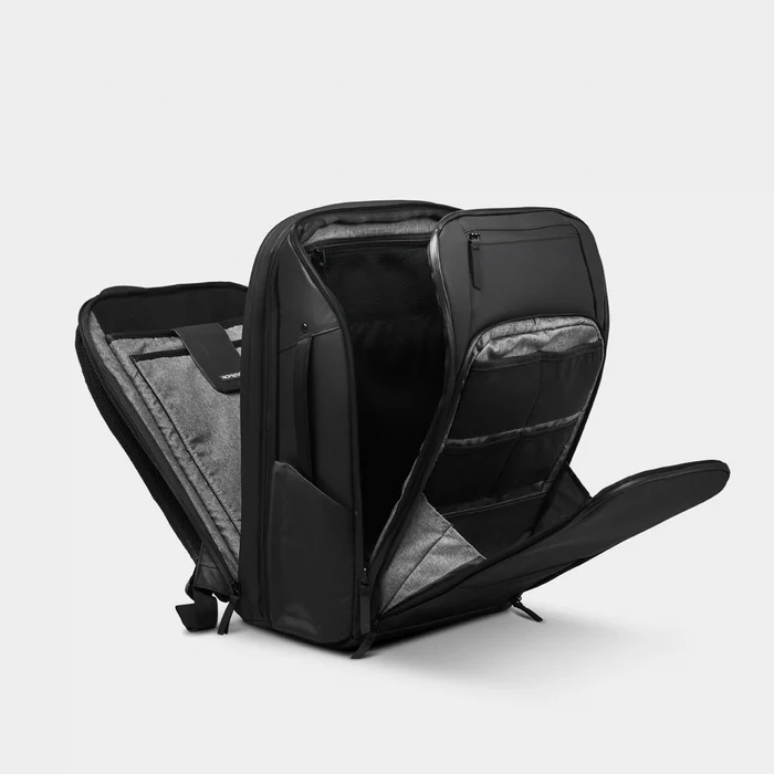 TRPK30-BLK-02_TravelPack20L_NOMATIC_ecomm_35
