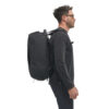 Perfil persona usando travel bag